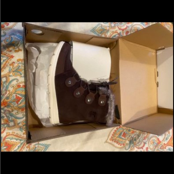 Sorel Joan explorer 8.5 brand new never worn. - Picture 3 of 6